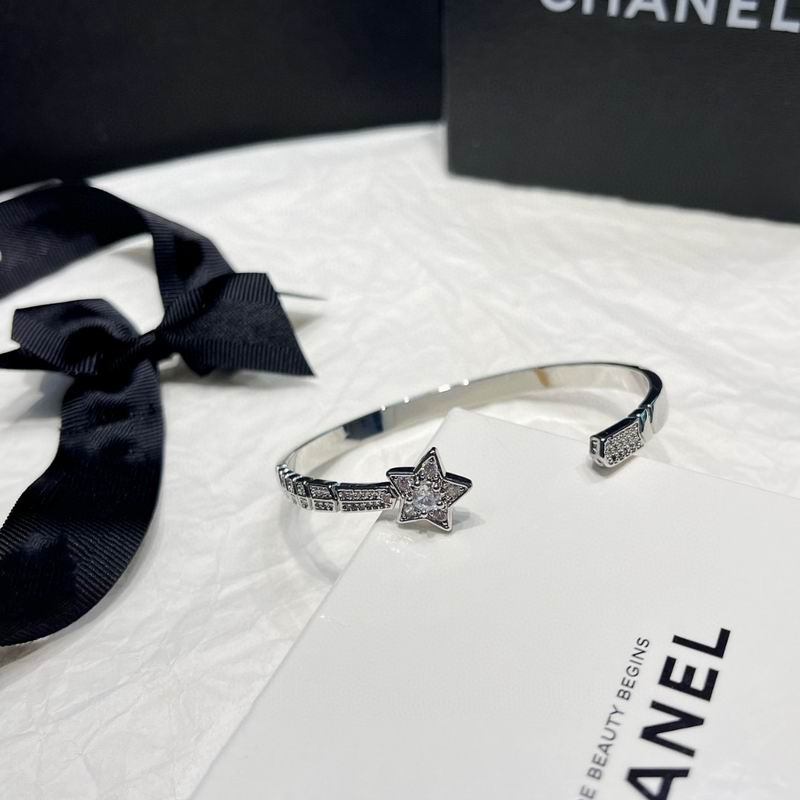 Chanel Bracelet 04yxs69